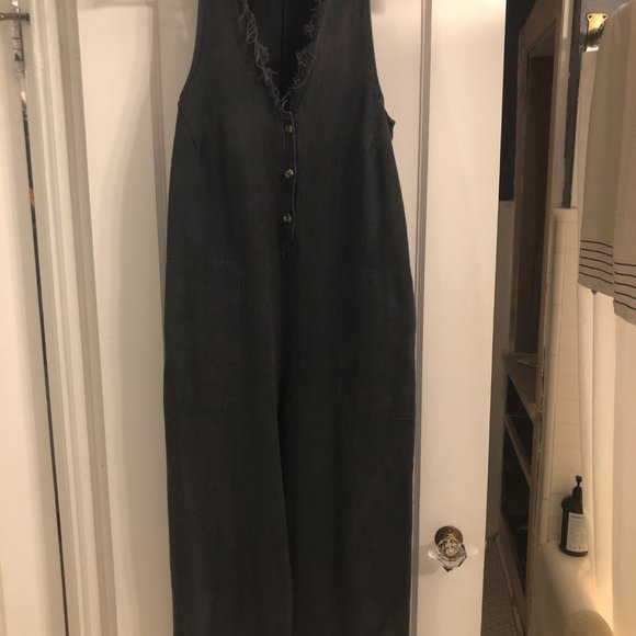 Hackwith Design House Cropped Jumpsuit w/ removable belt - Picture 1 of 10